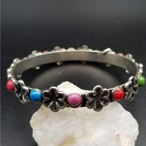 VINTAGE! Flower Power Wreath Bracelet. B332 - Picture 1 of 2